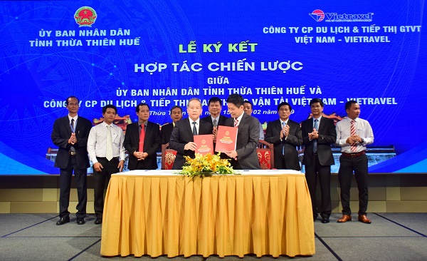 Ký kết hợp tác chiến lược giữa UBND tỉnh với Công ty CP Du lịch và Tiếp thị Giao thông Vận tải Việt Nam - Vietravel