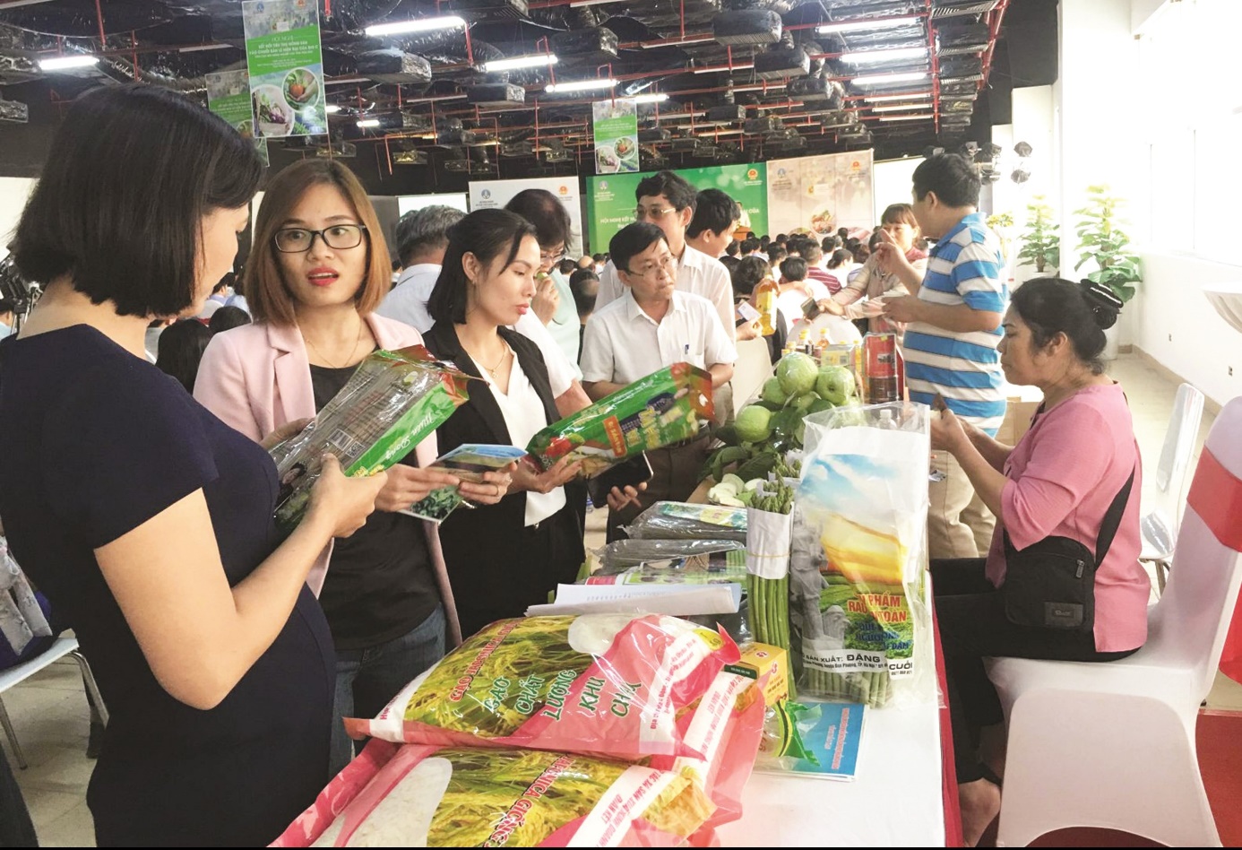 Kết nối tiêu thụ sản phẩm OCOP ở Hà Nội: Nỗ lực khơi thông các “điểm nghẽn”  | Báo Dân tộc và Phát triển