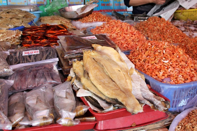 Chợ cá khô 30.000 đồng/kg ở biển Bà Rịa - Vũng Tàu - Kinh doanh