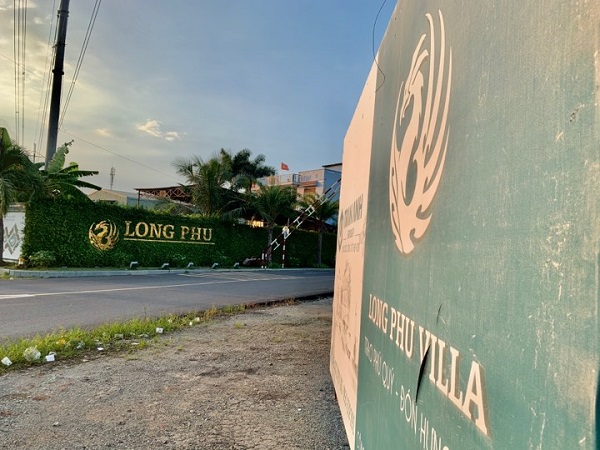 Mặc dù dự án có tên là Khu dân cư Long Phú, nhưng Trần Anh Group đã tự ý đổi tên thành Long Phú Villa.