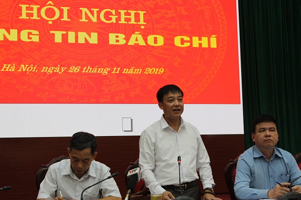 Lãnh đạo Thị xã Sơn Tây báo cáo tại hội nghị giao ban báo chí Thành ủy Hà Nội.