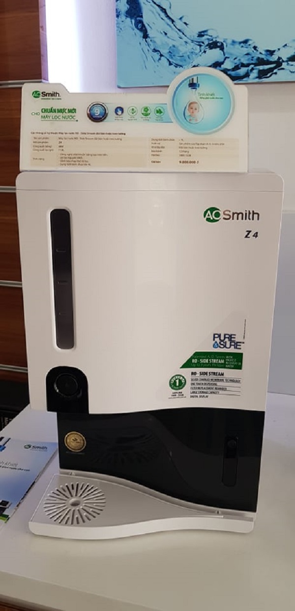 Máy lọc nước Z4 có tem nhãn sản xuất tại Ấn Độ, thế nhưng trên phần thông tin sản phẩm của cửa hàng chỉ ghi xuất xứ của Tập đoàn A.O.Smith USA