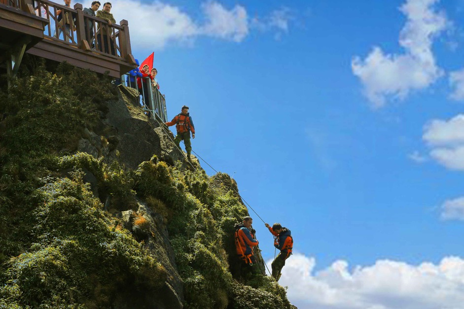 A group of people climbing a mountain

Description automatically generated with low confidence