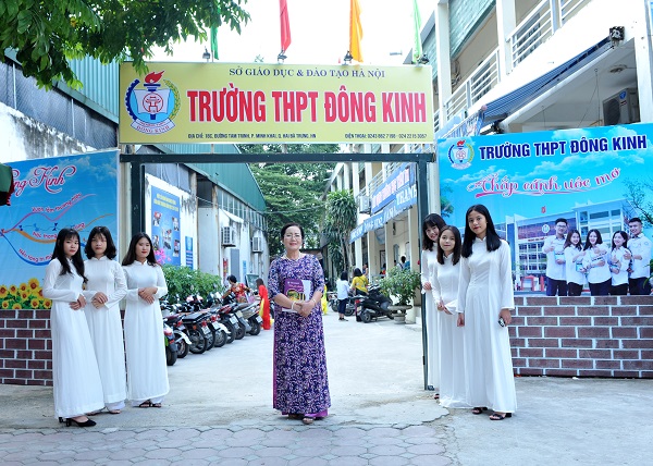 Cô Trần Thị Tâm - Hiệu trưởng Trường THPT Đông Kinh.