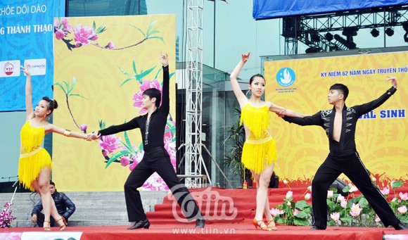 Dance sport “đốt cháy” Festival sinh viên Thủ đô