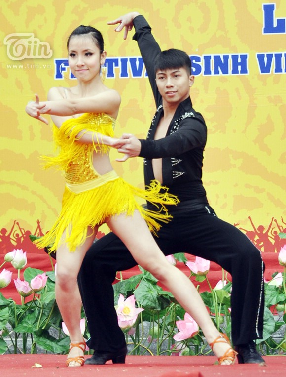 Dance sport “đốt cháy” Festival sinh viên Thủ đô