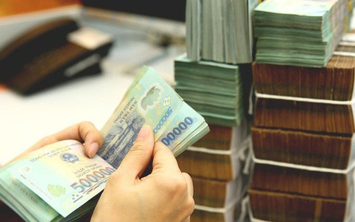 Vì sao người dân ngày càng ít gửi tiền vào ngân hàng? | VTV.VN