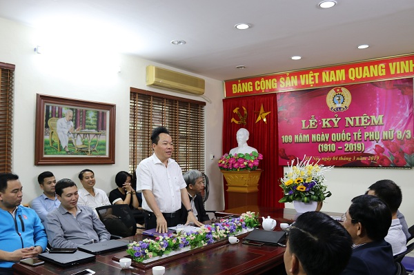   Ông Nguyễn Quốc Hùng, Tổng Biên tập Báo Đời sống và Tiêu dùng phát biểu chào mừng