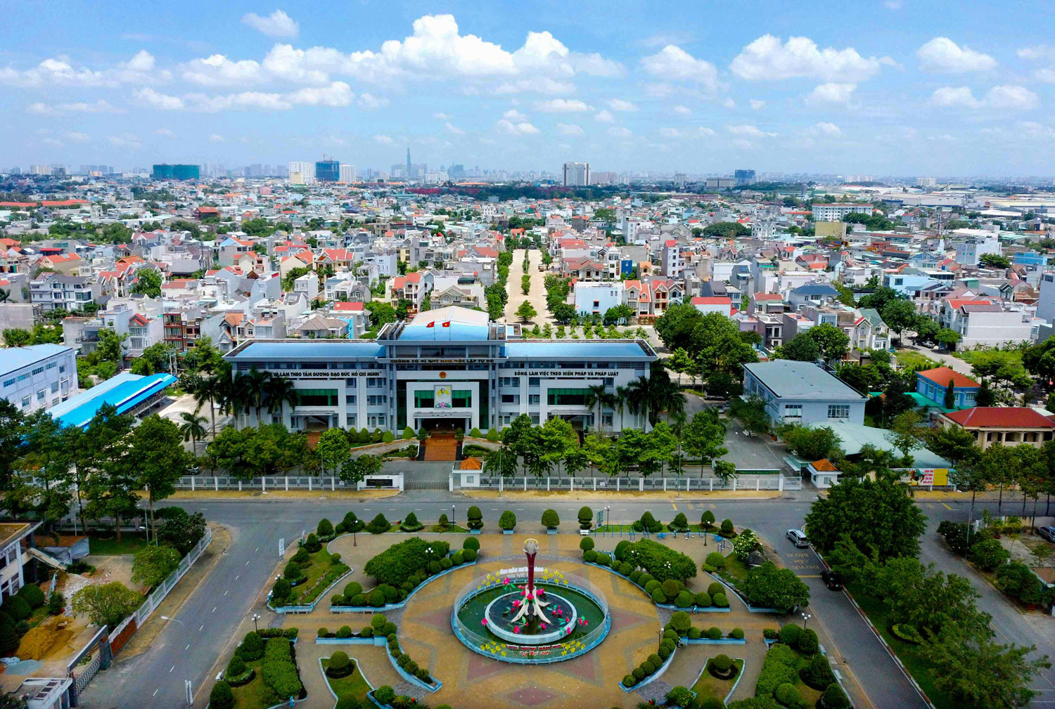 Hai TP tiếp giáp TP HCM: Thuận An phát triển trung tâm tài chính cùng QL13; Dĩ An nơi giao nhau 'tam giác vàng' kinh tế - Ảnh 2.