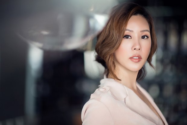 Trước Kwon Sang Woo, Thu Hoài từng mời ngôi sao TVB Hồ Hạnh Nhi về Việt Nam.