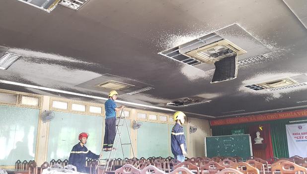Hội trường Đại học Y Dược cháy do chập điện hệ thống điều hòa Hội trường Đại học Y Dược cháy do chập điện hệ thống điều hòa