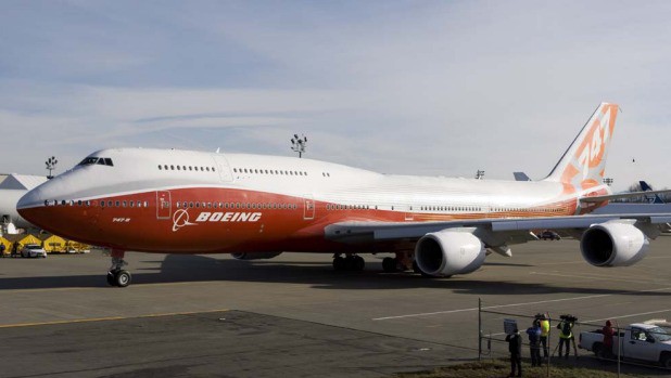 Boeing 747-8 nặng khoảng 220 tấn, dài 76,3 m, sải cánh 68,4 m và bay chuyến đầu tiên vào năm 2010. Boeing 747-8 hiện được coi là máy bay chở khách dài nhất thế giới. (Ảnh: Boeing)