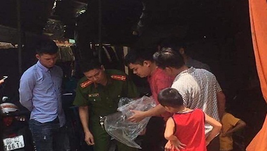 Một phụ nữ mang thai tháng thứ 9 bị chồng chém lìa cánh tay Một phụ nữ mang thai tháng thứ 9 bị chồng chém lìa cánh tay