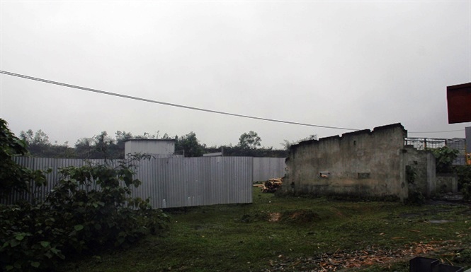 Cảnh hoang tàn bên trong dự án trăm tỷ đồng