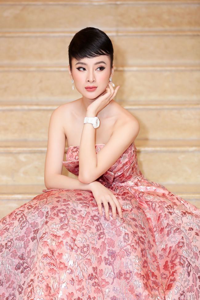 Bùi Tiến Dũng gây chú ý, Angela Phương Trinh hóa Audrey Hepburn Bùi Tiến Dũng gây chú ý, Angela Phương Trinh hóa Audrey Hepburn