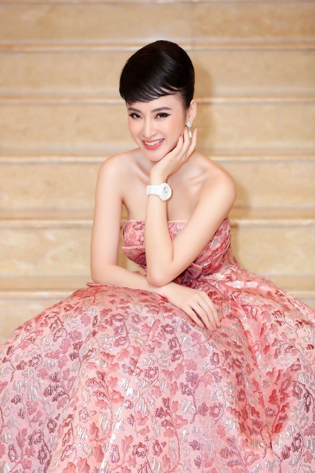 Bùi Tiến Dũng gây chú ý, Angela Phương Trinh hóa Audrey Hepburn Bùi Tiến Dũng gây chú ý, Angela Phương Trinh hóa Audrey Hepburn