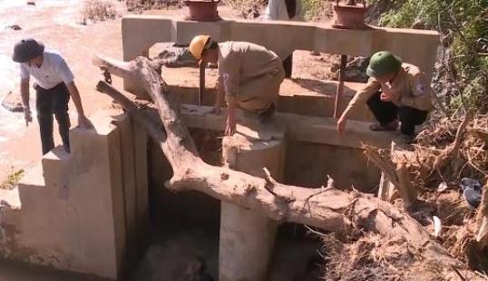 Xã miền núi Trung Thành vẫn bị chia cắt do cầu bị cuốn trôi Xã miền núi Trung Thành vẫn bị chia cắt do cầu bị cuốn trôi