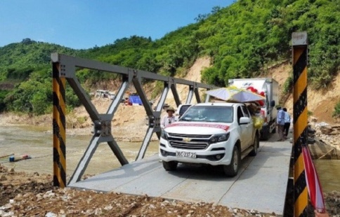 Xã miền núi Trung Thành vẫn bị chia cắt do cầu bị cuốn trôi Xã miền núi Trung Thành vẫn bị chia cắt do cầu bị cuốn trôi