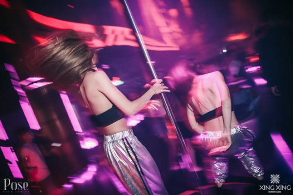Một số hình ảnh biểu diễn múa cột tại Xing Xing Nightclub được đăng trên trang mạng xã hội...