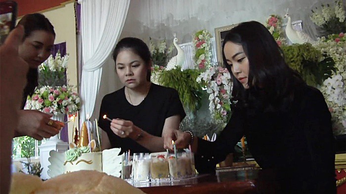 Gia đình nuốt nước mắt tổ chức sinh nhật sau 4 ngày tang lễ cho Á hậu tử nạn cùng tỉ phú Vichai