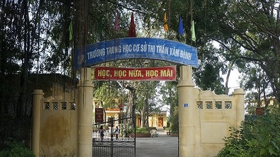 Phụ huynh tố giáo viên đuổi học sinh ra khỏi tiết học ở Hà Nội: Đâu là sự thật? Phụ huynh tố giáo viên đuổi học sinh ra khỏi tiết học ở Hà Nội: Đâu là sự thật?