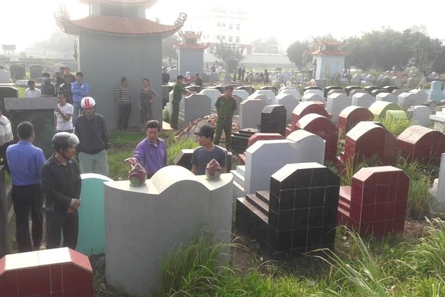 Chính quyền lên tiếng vụ gần 100 ngôi mộ bị đập vỡ bát hương Chính quyền lên tiếng vụ gần 100 ngôi mộ bị đập vỡ bát hương