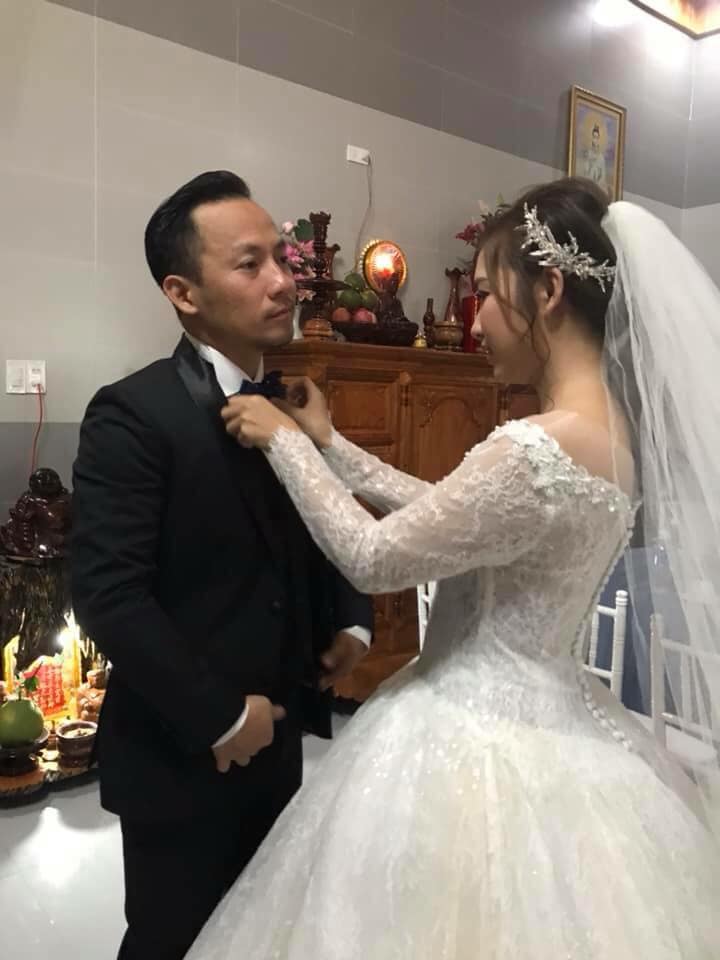 Hình ảnh hiếm hoi trong đám cưới của Tiến Đạt và vợ kém 10 tuổi