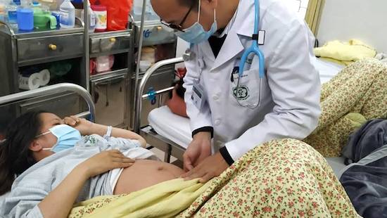 Nhiều người lớn nhập viện do mắc sởi, lo ngại dịch bùng phát Nhiều người lớn nhập viện do mắc sởi, lo ngại dịch bùng phát