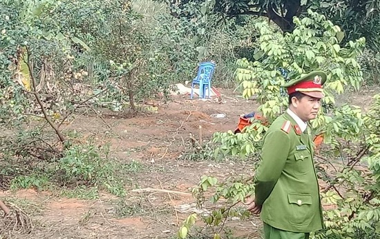 Người đàn ông chết bất thường sau vườn nhà Người đàn ông chết bất thường sau vườn nhà