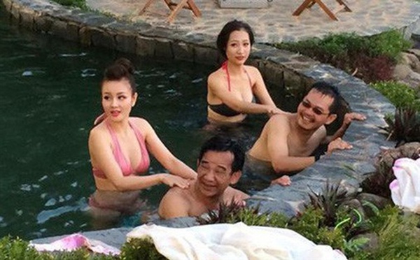 Hài Tết dung tục: Các nghệ sĩ nhân dân, ưu tú tự phá danh hiệu? hai tet dung tuc cac nghe si nhan dan uu tu tu pha danh hieu