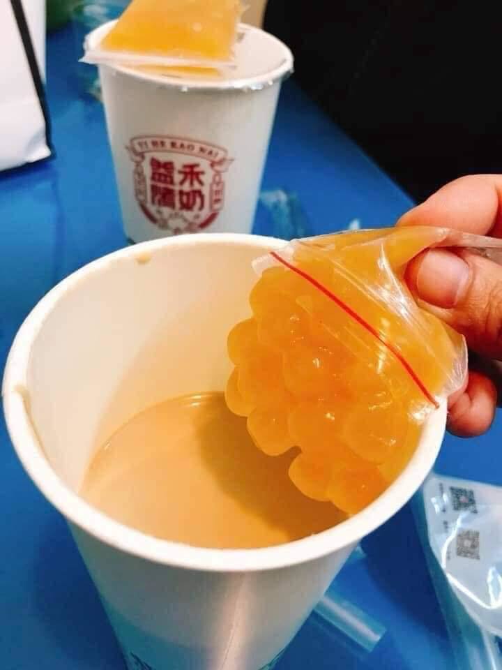 Phát cuồng trà sữa nướng Trung Quốc, xếp hàng 2 ngày chờ mua