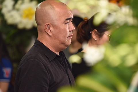 Hành động livestream, chụp ảnh phản cảm tại đám tang Anh Vũ khiến nhiều nghệ sĩ Việt bức xúc - Ảnh 2.