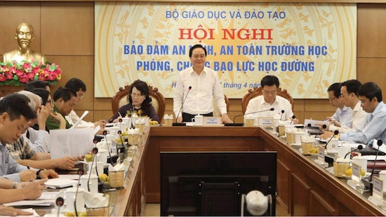Bộ trưởng Phùng Xuân Nhạ: “Thầy cô là nhà giáo dục, không phải là thợ dạy” Bộ trưởng Phùng Xuân Nhạ: “Thầy cô là nhà giáo dục, không phải là thợ dạy”