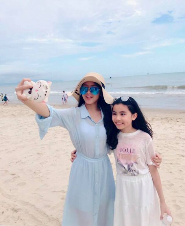 Con gái Quyền Linh ra dáng thiếu nữ xinh đẹp dịu dàng như 'Hoa hậu tương lai'