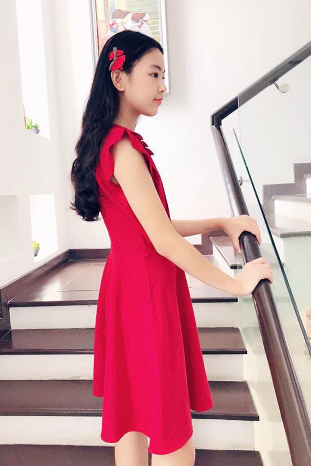Con gái Quyền Linh ra dáng thiếu nữ xinh đẹp dịu dàng như 'Hoa hậu tương lai'