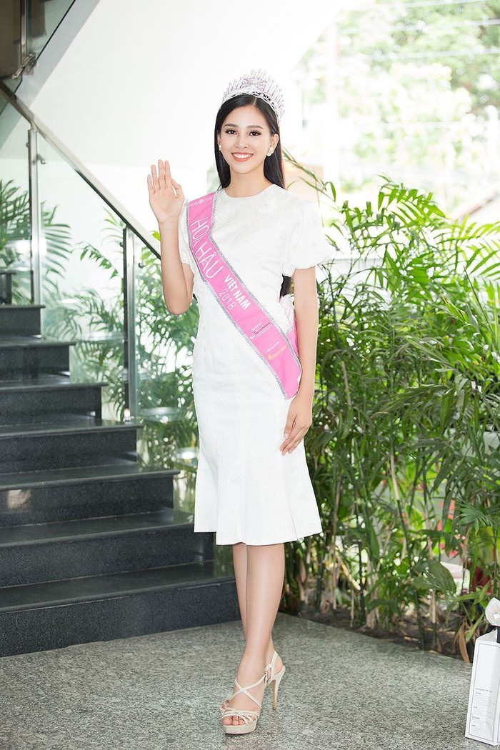 19 tuổi, Hoa hậu Tiểu Vy ngày càng chuộng phong cách gợi cảm