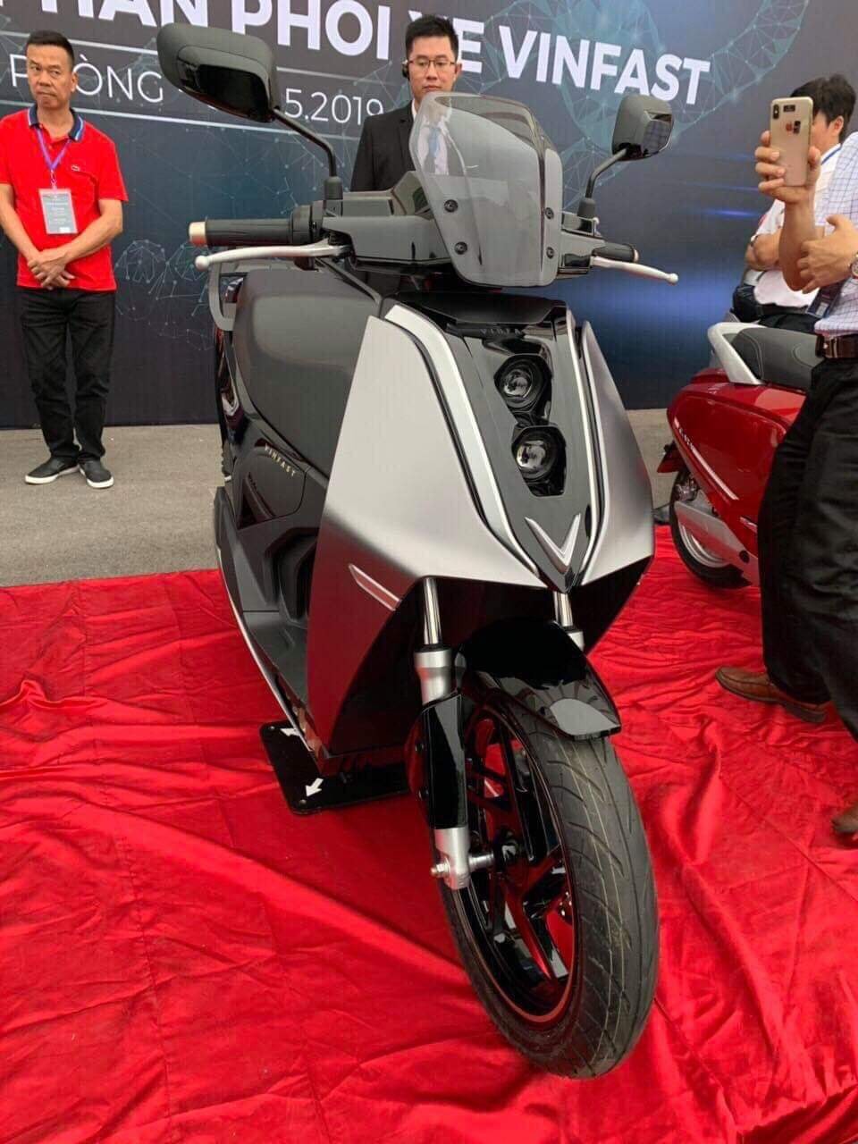 Xe máy điện VinFast lộ diện phiên bản mới: Nam tính hơn, nhanh và mạnh nhất trên thị trường Việt - Ảnh 2.