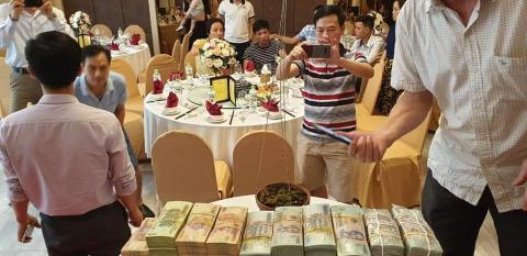 Thương vụ 1 đốt lan giá 3,5 tỷ đồng: Ai mua? Thương vụ 1 đốt lan giá 3,5 tỷ đồng: Ai mua?