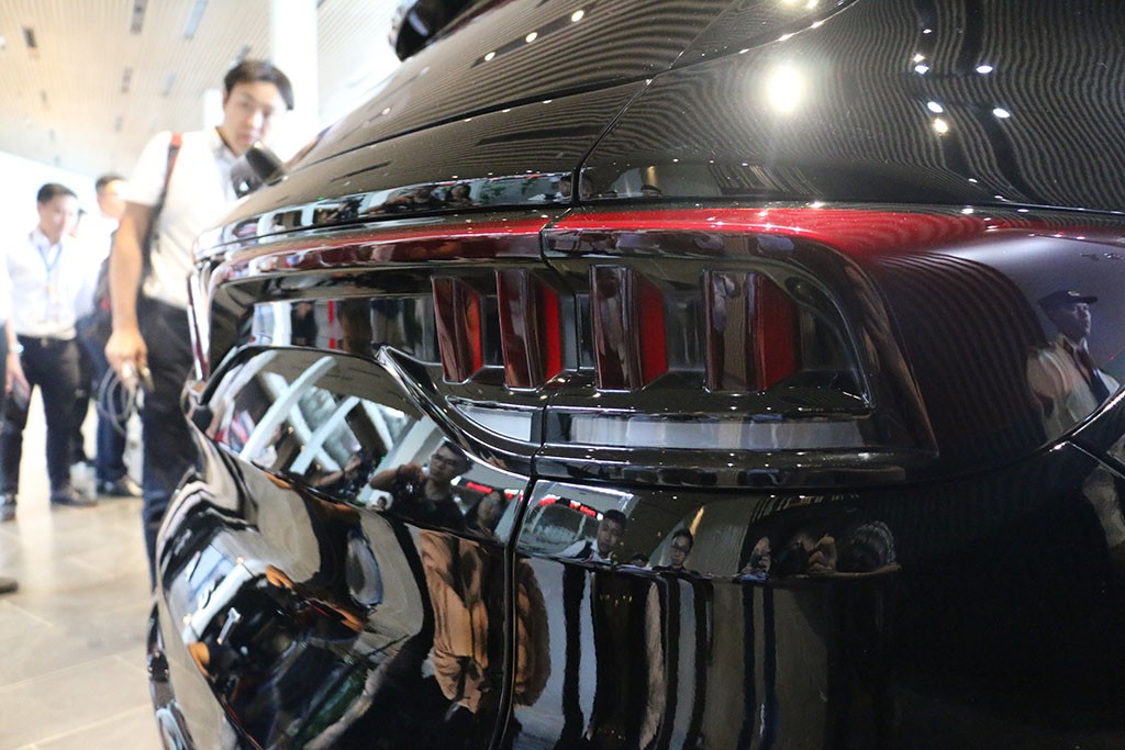 Cận cảnh chiếc LUX V8 tại nhà máy VinFast: Mẫu xe kì vọng phá kỉ lục trong dòng SUV - Ảnh 6.