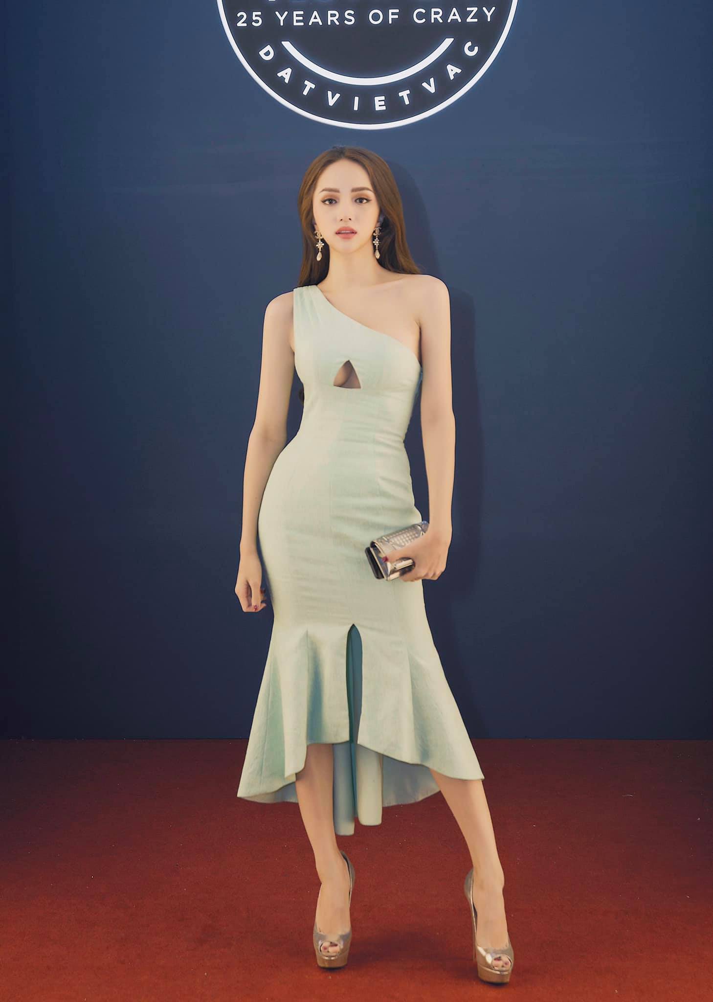 Những chiếc váy giúp Hoa hậu Hương Giang nâng tầm đẳng cấp  - Ảnh 21.
