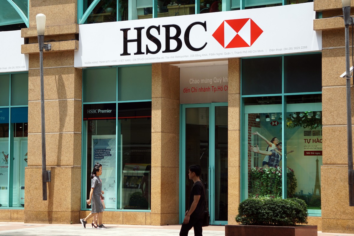 Khách hoảng hốt với mức lãi suất thẻ tín dụng lên đến 650%/tháng, HSBC nói gì? - Ảnh 2.