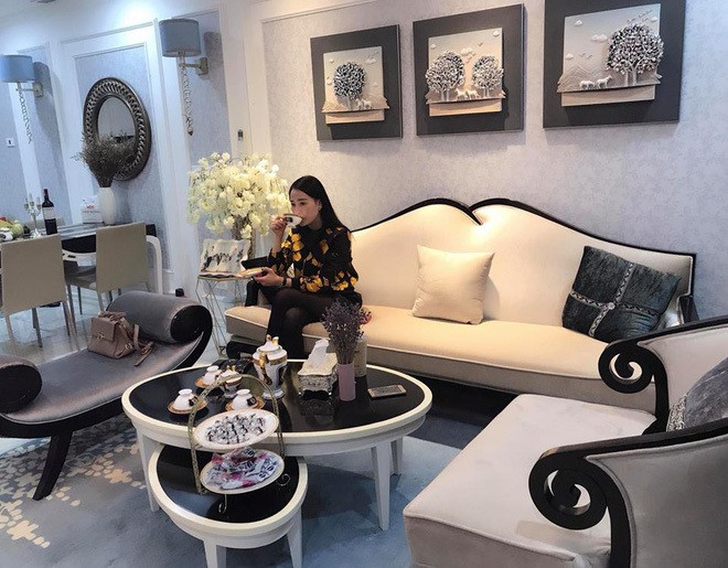 Tuổi 30, Phương Oanh Quỳnh búp bê sở hữu căn hộ cao cấp, xế hộp tiền tỉ - Ảnh 3. Tuổi 30, Phương Oanh Quỳnh búp bê sở hữu căn hộ cao cấp, xế hộp tiền tỉ - Ảnh 3.