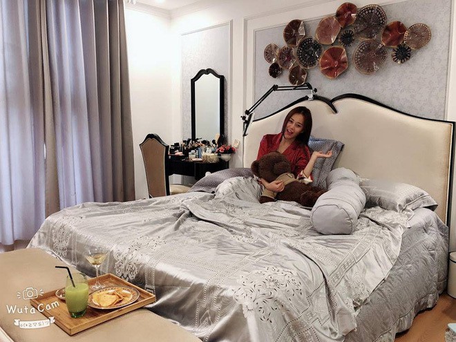 Tuổi 30, Phương Oanh Quỳnh búp bê sở hữu căn hộ cao cấp, xế hộp tiền tỉ - Ảnh 4. Tuổi 30, Phương Oanh Quỳnh búp bê sở hữu căn hộ cao cấp, xế hộp tiền tỉ - Ảnh 4.