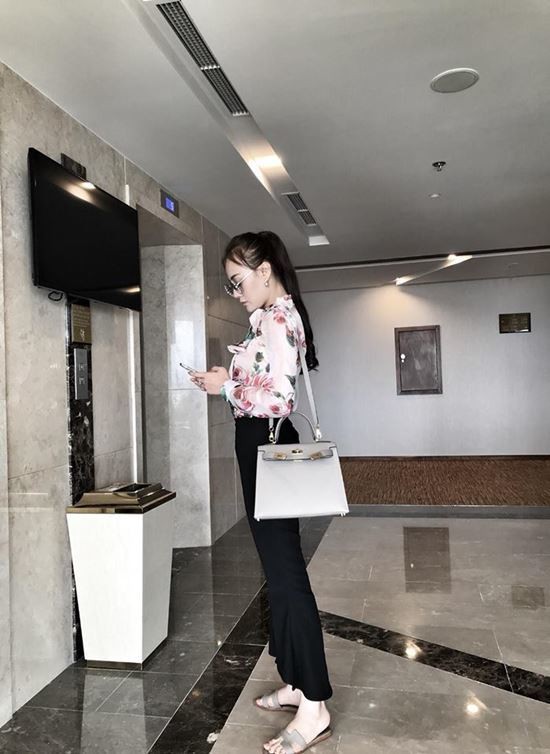 Tuổi 30, Phương Oanh Quỳnh búp bê sở hữu căn hộ cao cấp, xế hộp tiền tỉ - Ảnh 11. Tuổi 30, Phương Oanh Quỳnh búp bê sở hữu căn hộ cao cấp, xế hộp tiền tỉ - Ảnh 11.