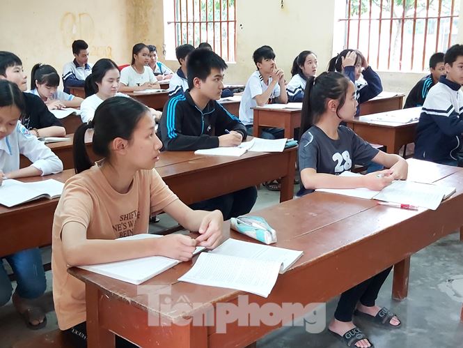 Sáng nay, gần 18.000 học sinh Thái Bình dự thi vào lớp 10 công lập - ảnh 4