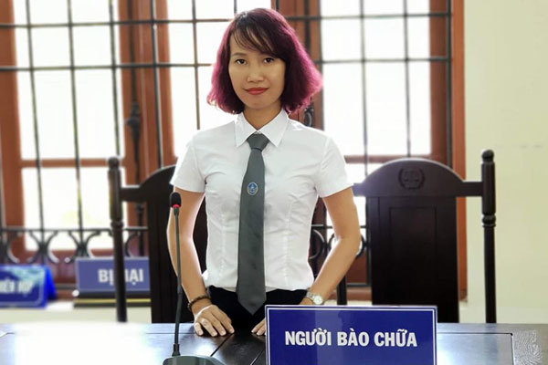 Lén lút đọc tin nhắn của vợ, chồng có thể bị phạt 3 năm tù