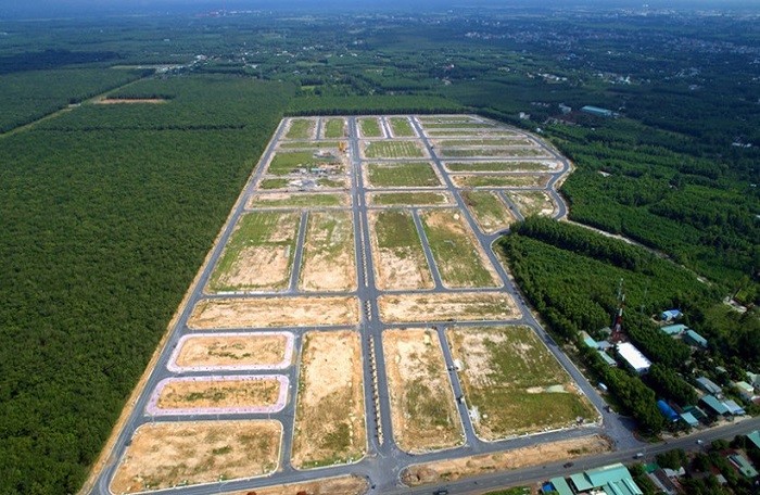 ‘Nở rộ’ phân lô bán nền tạo sốt đất ảo: Cò đất đã lợi dụng lỗ hổng pháp luật như thế nào?