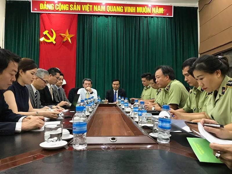 Chưa có mặt ở Việt Nam, Uniqlo đã bị làm giả, làm nhái - Ảnh 1. Chưa có mặt ở Việt Nam, Uniqlo đã bị làm giả, làm nhái - Ảnh 1.