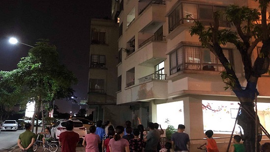 Người phụ nữ thiệt mạng sau khi rơi từ tầng 16 xuống mái tầng 4 Người phụ nữ thiệt mạng sau khi rơi từ tầng 16 xuống mái tầng 4