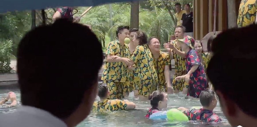 'Về nhà đi con ngoại truyện' tập 1, Vũ ghen lồng lộn khi Thư hẹn hò người yêu cũ